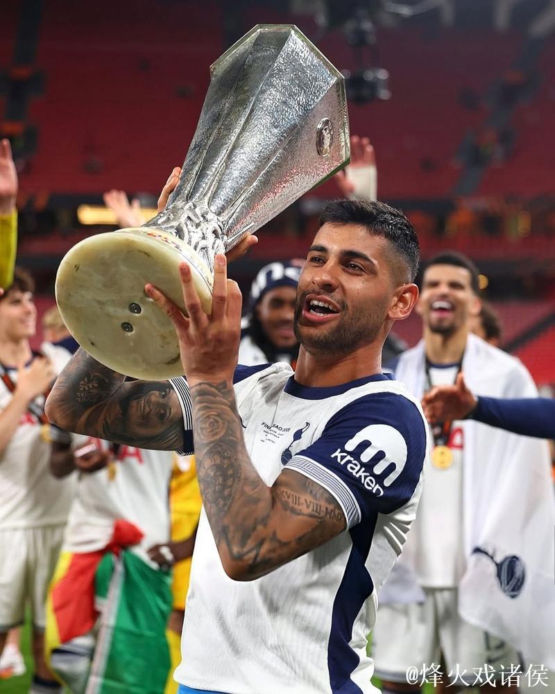 西蒙斯：很高兴罗梅罗把点球让给了我；能踢欧冠