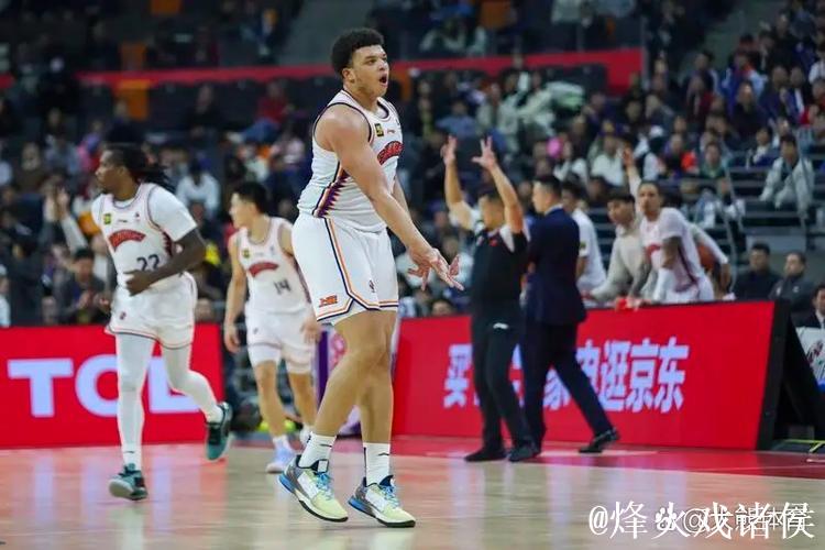 布朗33分广州力克深圳5连胜 同曦送江苏3连败